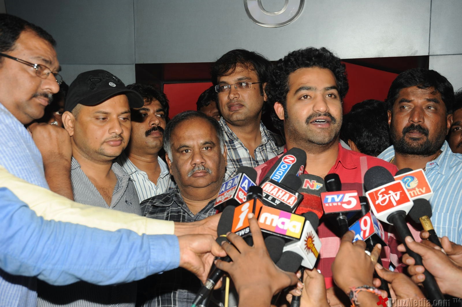 Jr NTR at Oosaravelli Specital Show - Pictures | Picture 96363